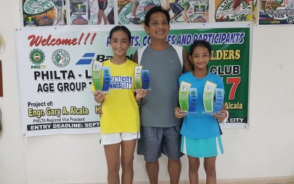 <p>A file photo of Angelica Alcala (left) taken during a tournament in Lucena City last year. <em>(Photo courtesy of Gary Alcala)</em></p>